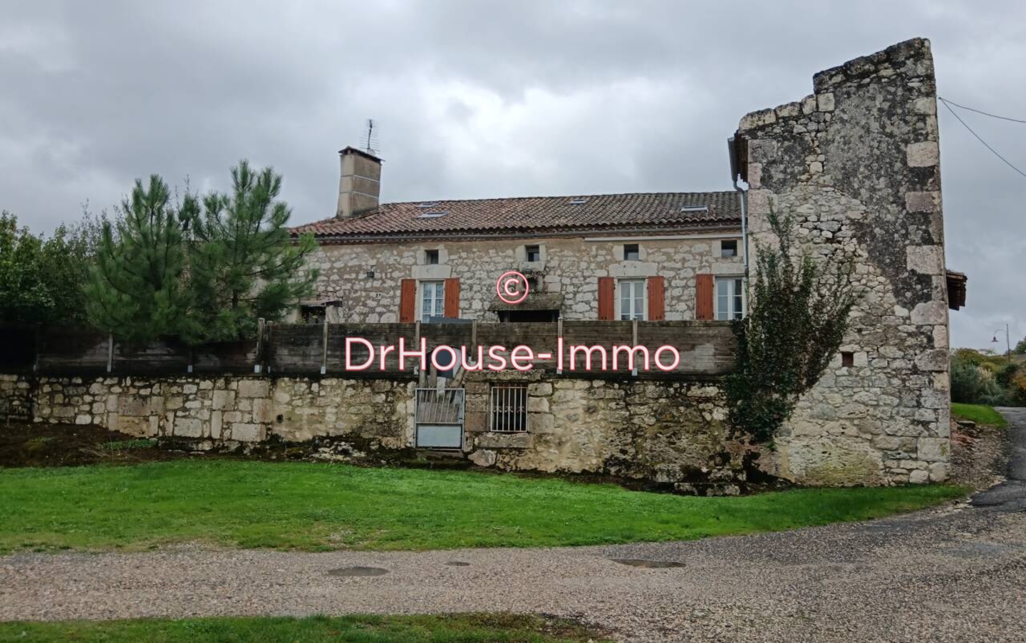 Maison 10 pièces de 252 m² - Lacépède (47360)