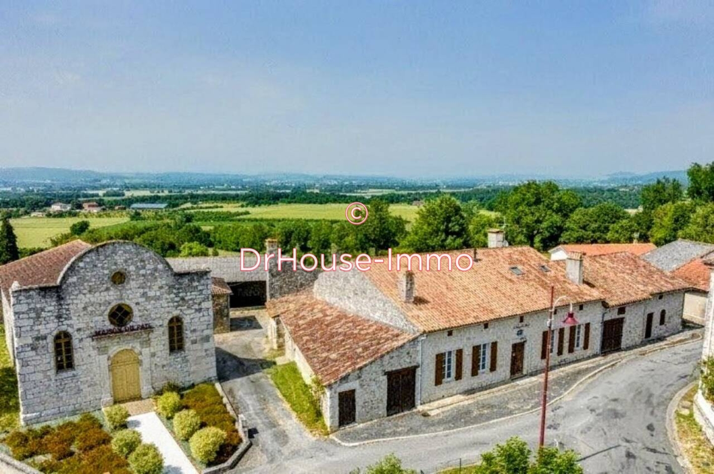 Maison 10 pièces de 252 m² - Saint-Sardos (47360)