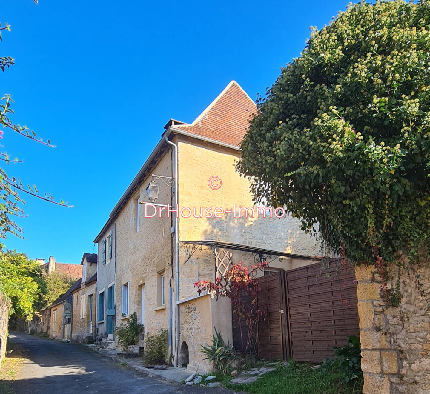 Maison 3 pièces de 74 m² - Plazac (24580)