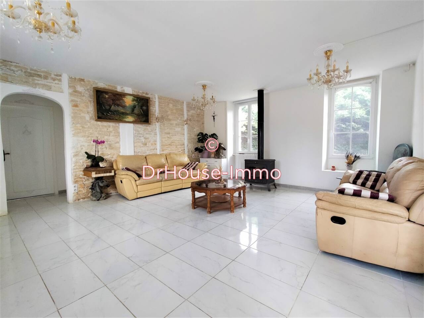 Maison 7 pièces de 245 m² - Romagne (86700)