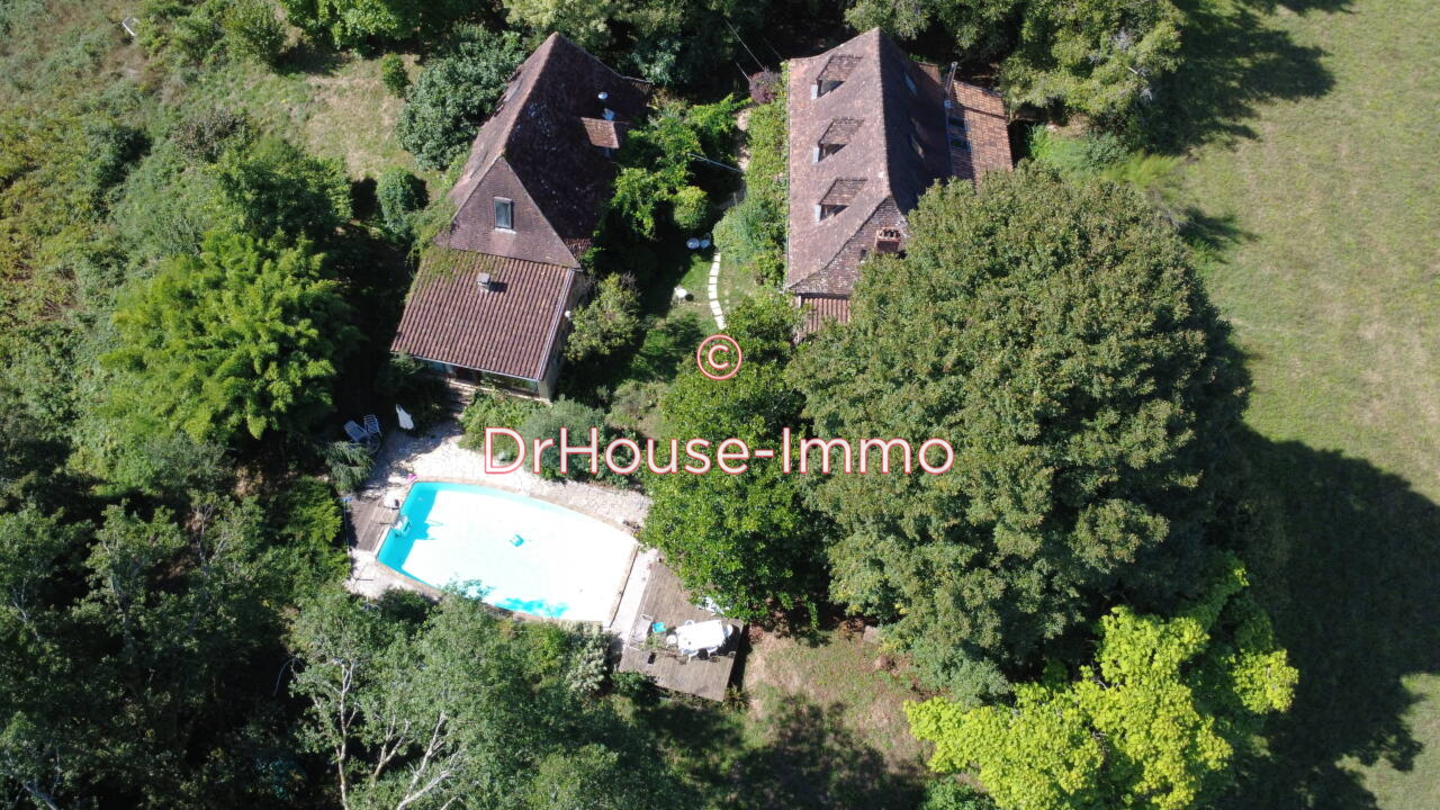 Maison 11 pièces de 256 m² - Bars (24210)