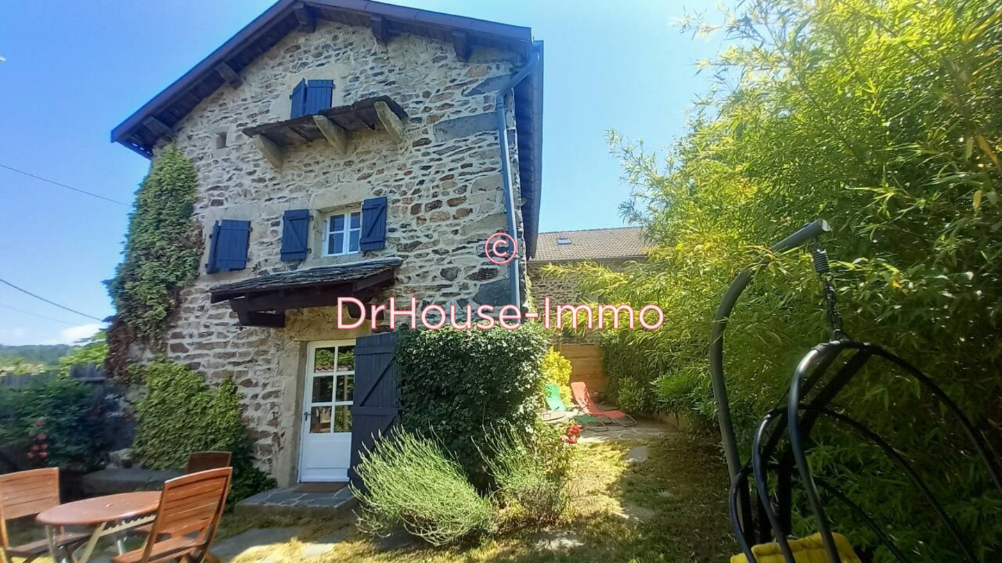 Maison 7 pièces de 200 m² - Saint-Hostien (43260)