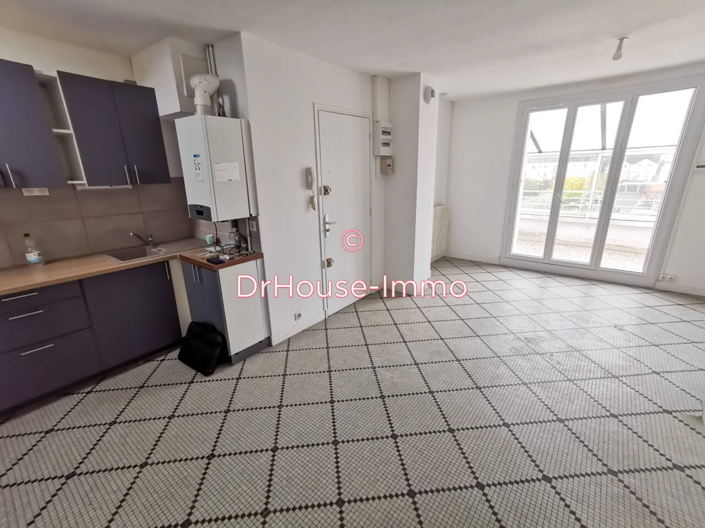 Appartement 1 pièce de 31 m² - Saint-Pierre-des-Corps (37700)