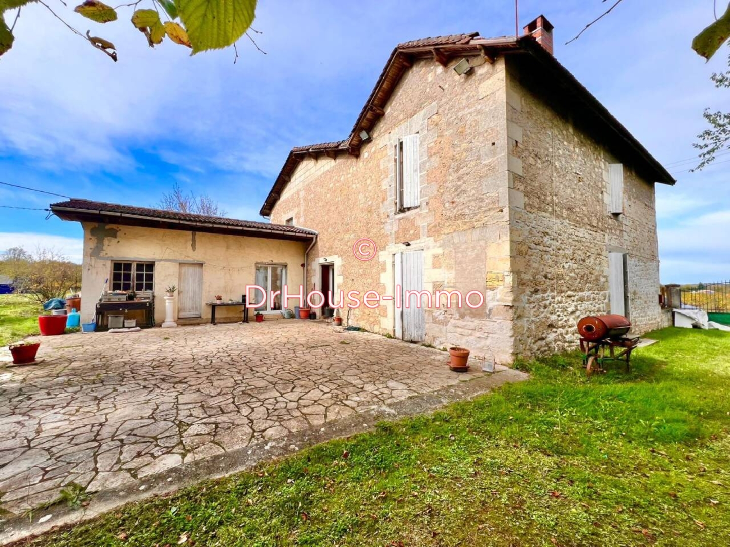Maison 6 pièces de 304 m² - Vayres (33870)