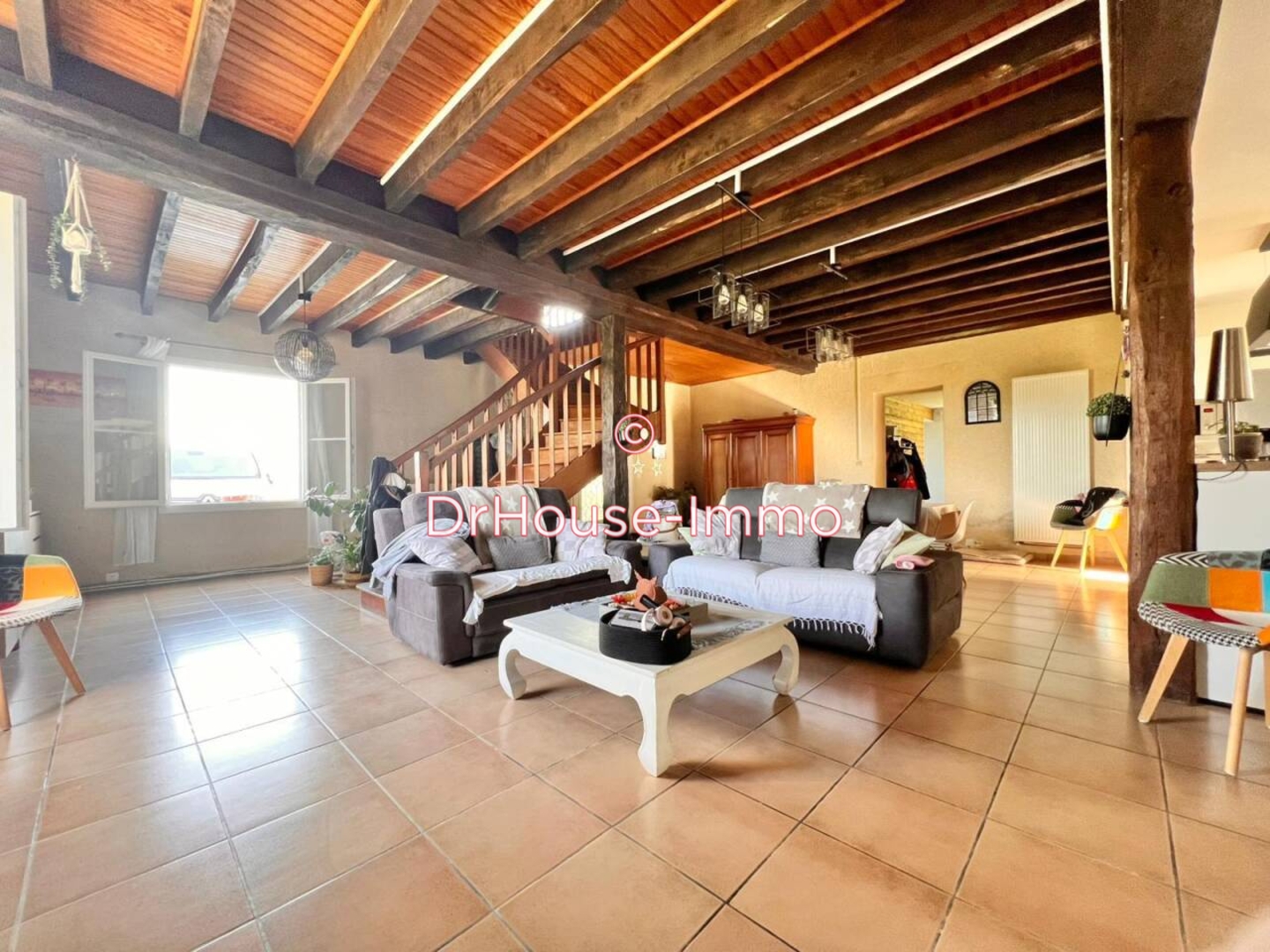 Maison 6 pièces de 304 m² - Vayres (33870)