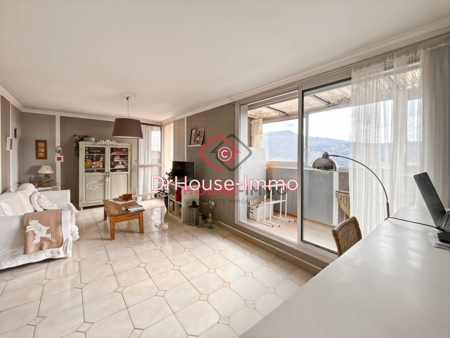 Appartement 3 pièces de 65 m² - Carros (06510)