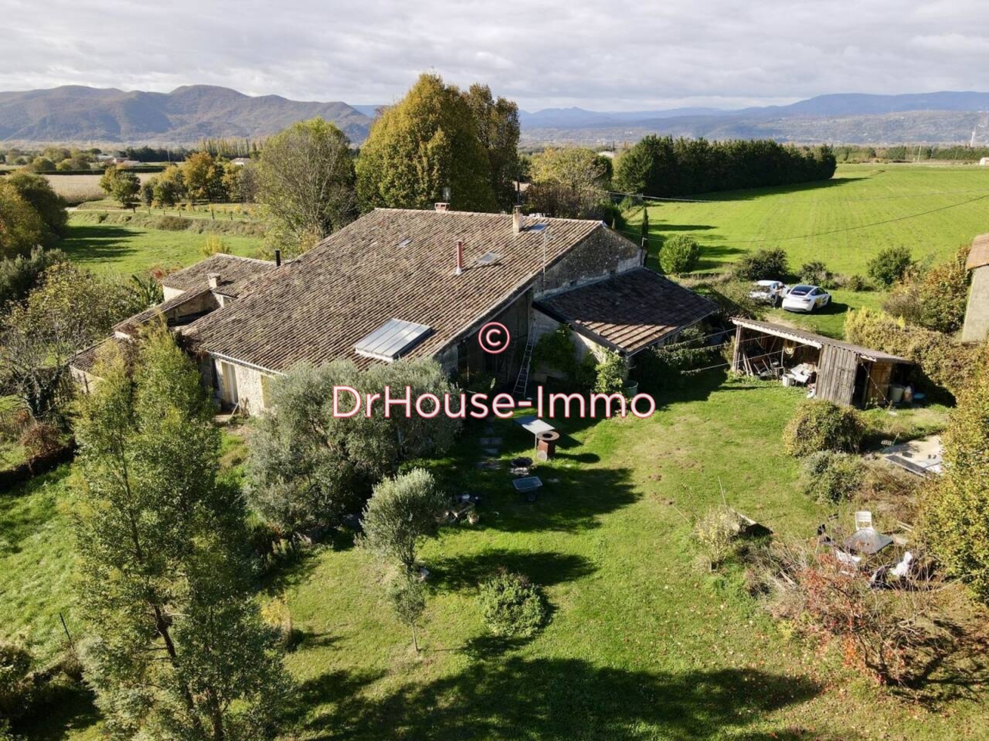 Maison 7 pièces de 226 m² - Cliousclat (26270)