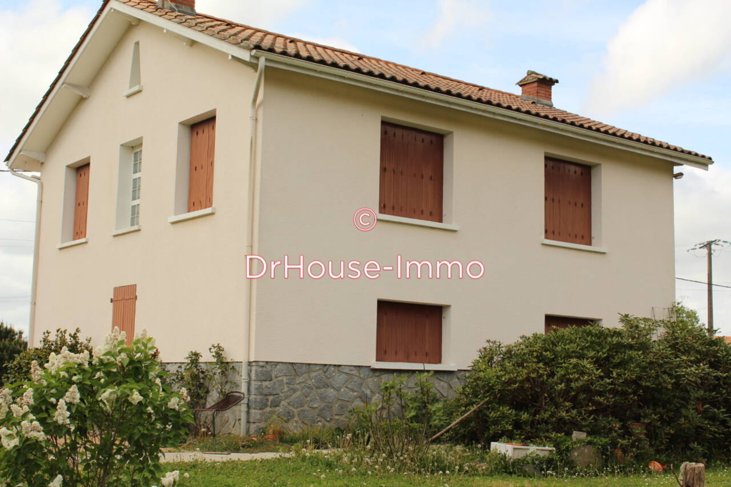 Maison 5 pièces de 72 m² - Chabanais (16150)