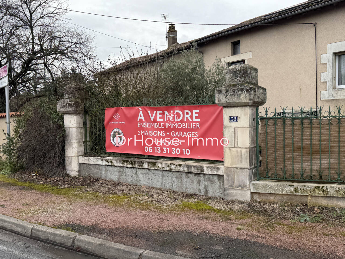 Maison 6 pièces de 180 m² - Neuville-de-Poitou (86170)