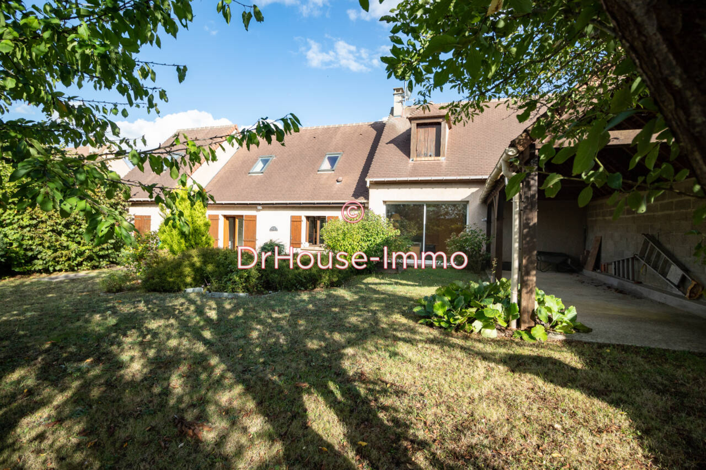 Maison 7 pièces de 170 m² - Thoiry (78770)