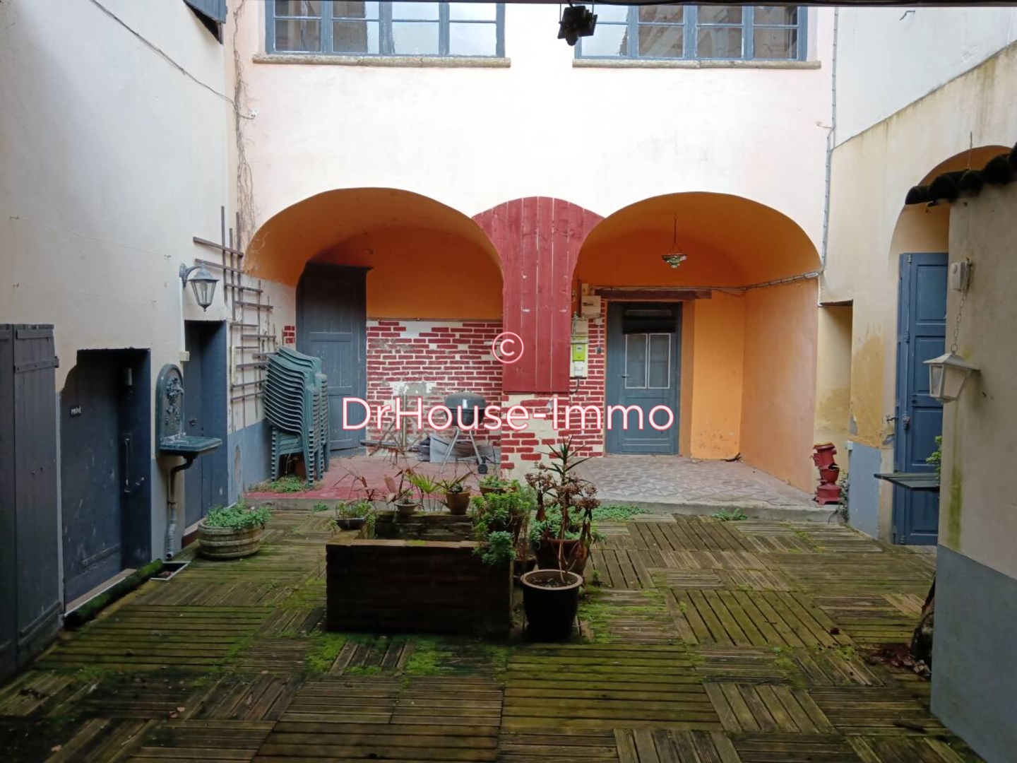 Maison 14 pièces de 560 m² - Auvillar (82340)