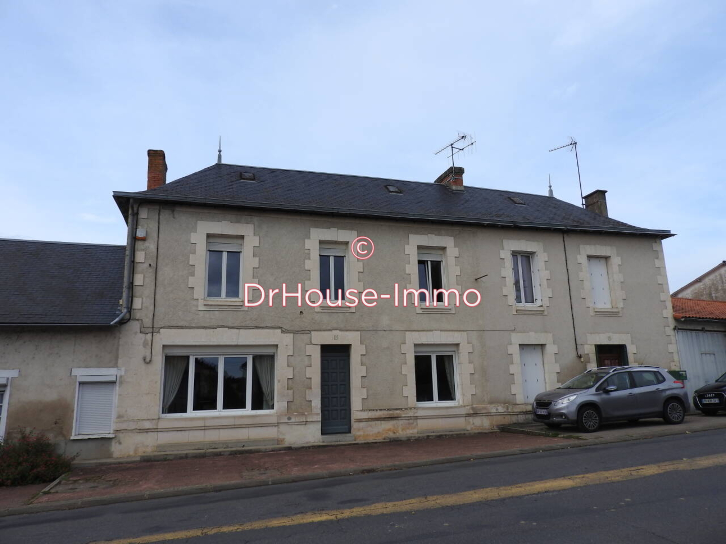 Maison 10 pièces de 173 m² - Saint-Martin-l'Ars (86350)