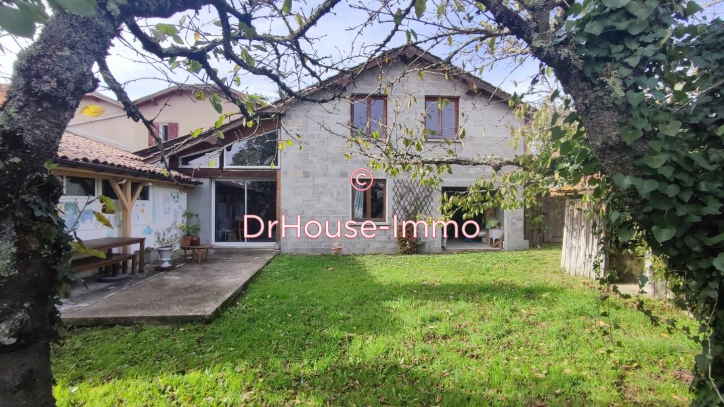 Maison 7 pièces de 160 m² - Grignols (33690)