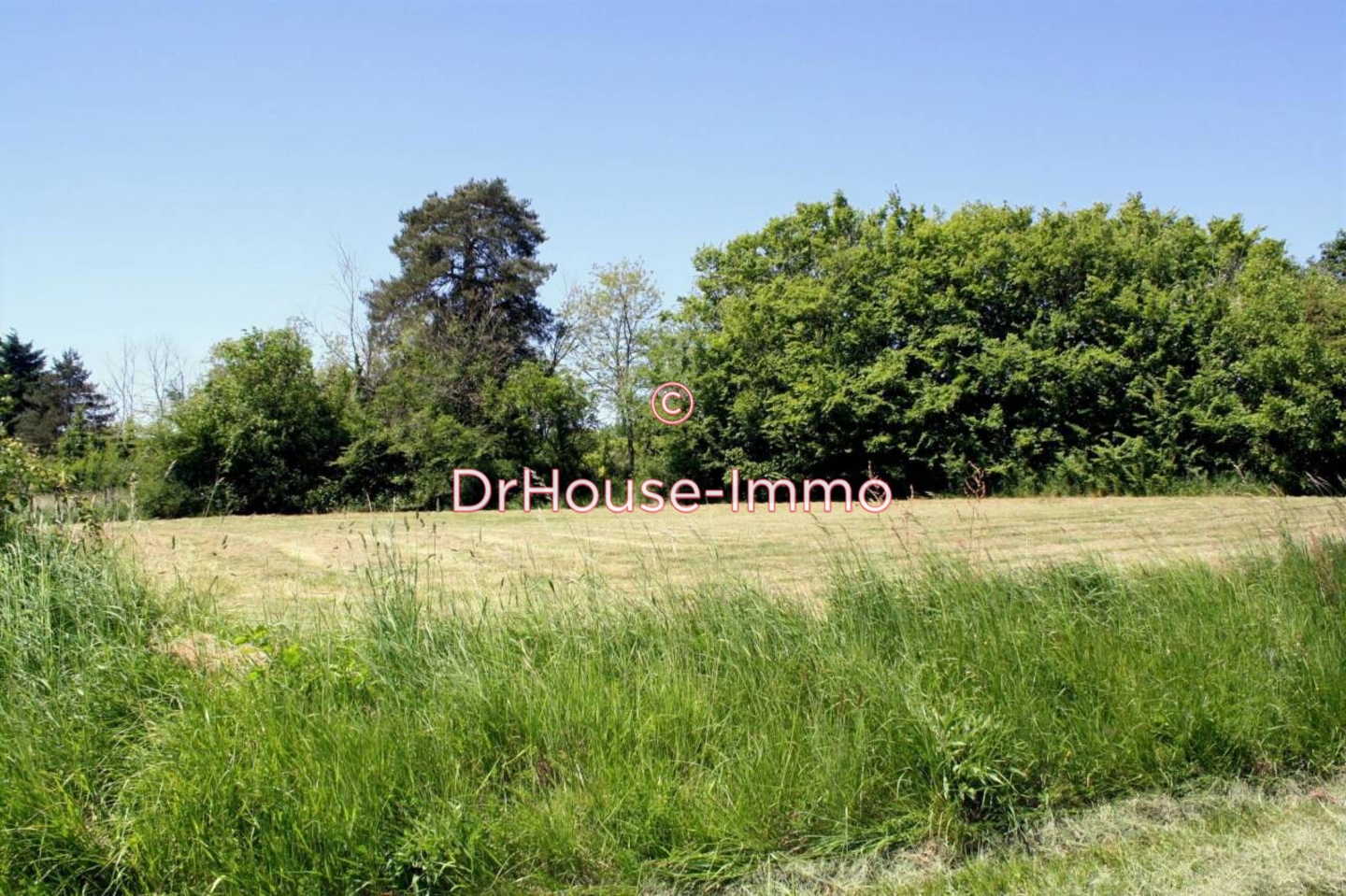 Terrain de 1 970 m² - Archigny (86210)