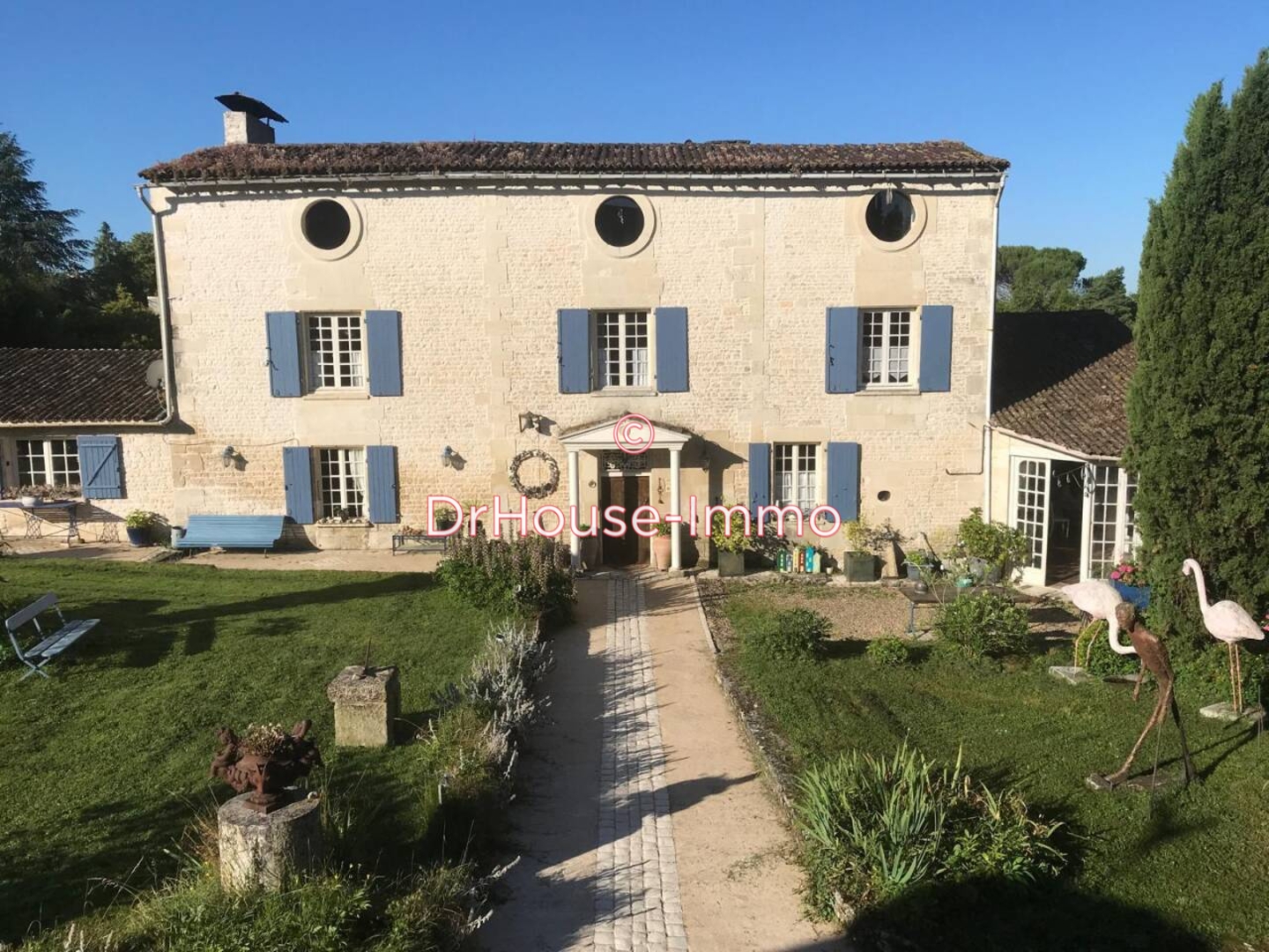 Maison 10 pièces de 279 m² - La Crèche (79260)