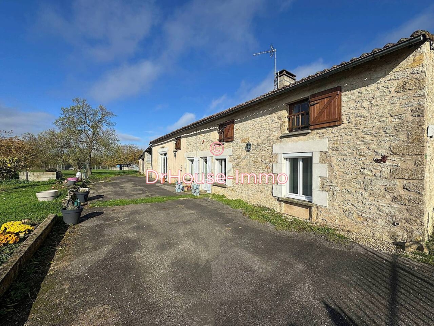 Maison 5 pièces de 137 m² - Massognes (86170)