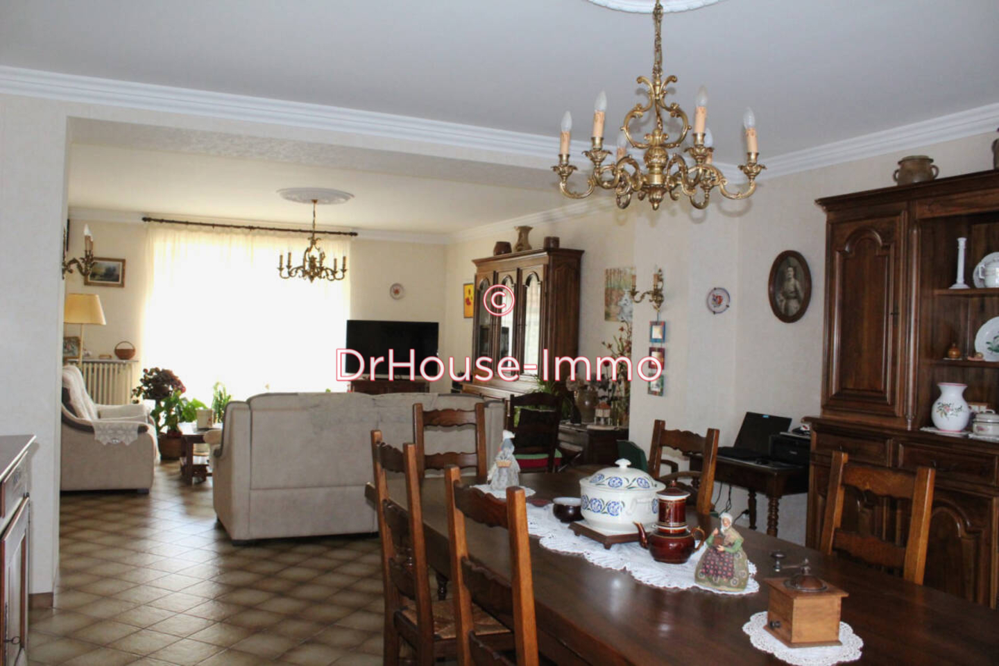 Maison 14 pièces de 384 m² - Chabanais (16150)