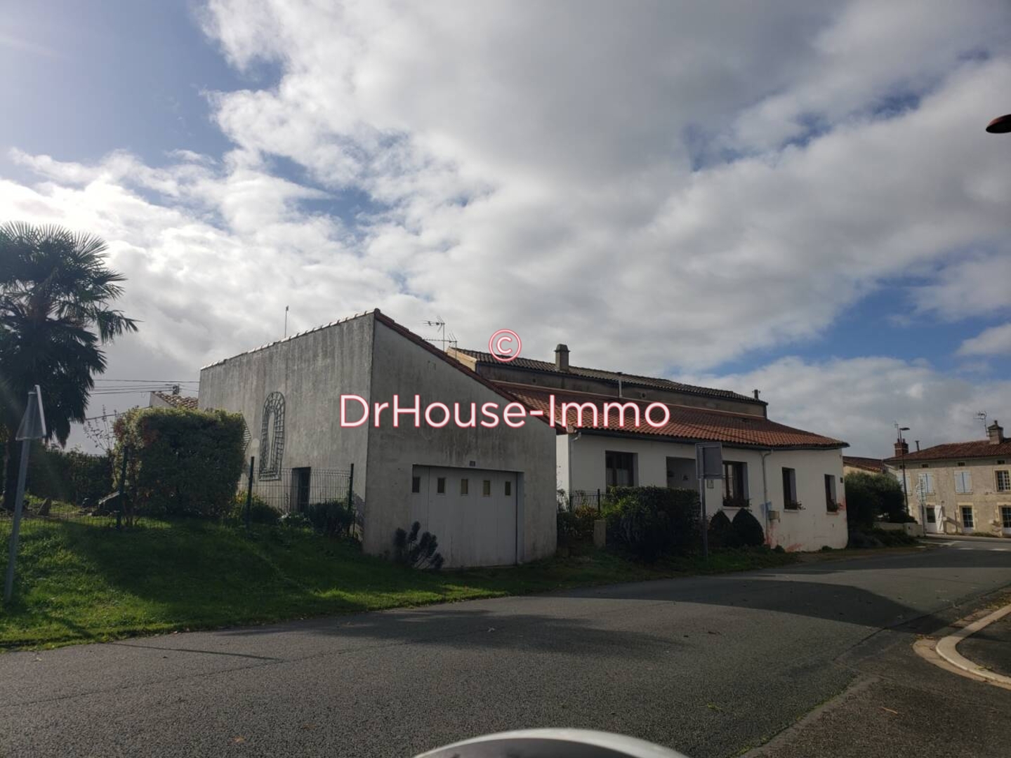 Maison 14 pièces de 414 m² - Puy-de-Serre (85240)