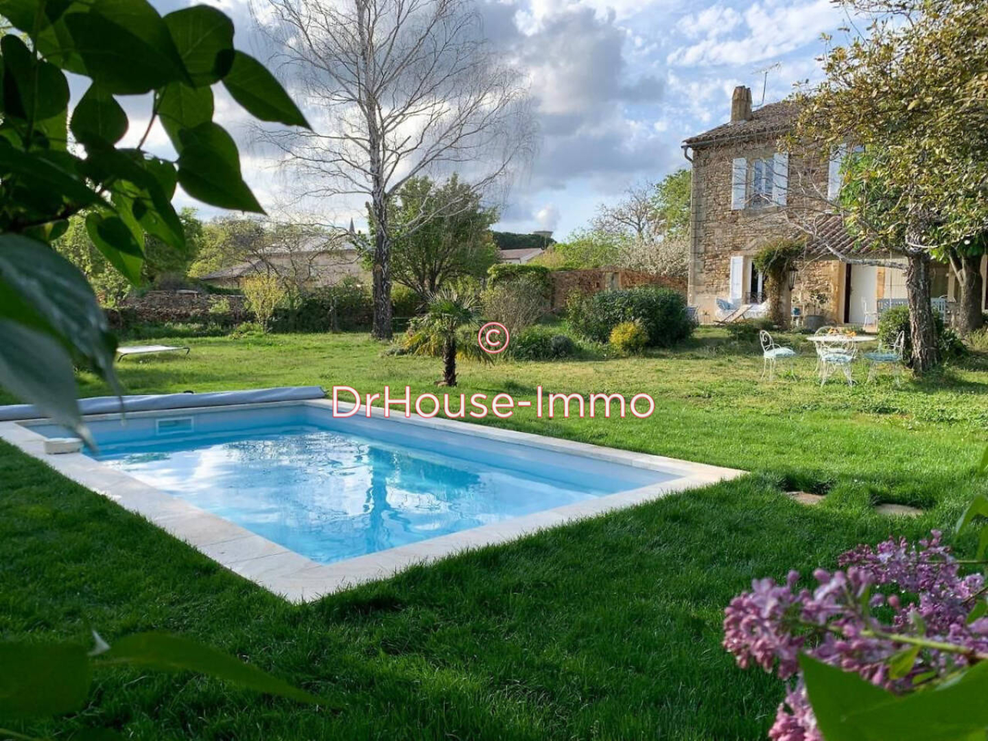Maison 6 pièces de 228 m² - Uzès (30700)