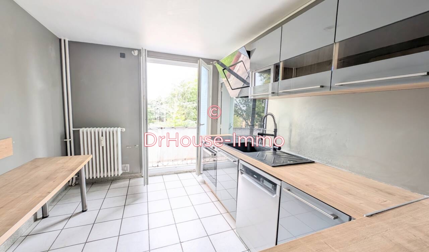 Appartement 3 pièces de 66 m² - Saint-Étienne (42100)