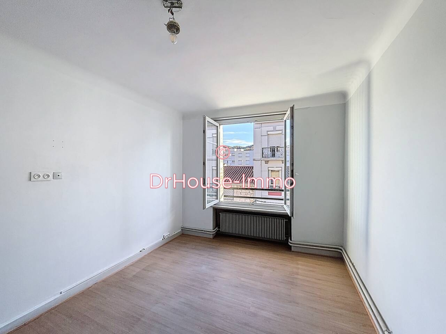 Appartement 2 pièces de 45 m² - Le Chambon-Feugerolles (42500)