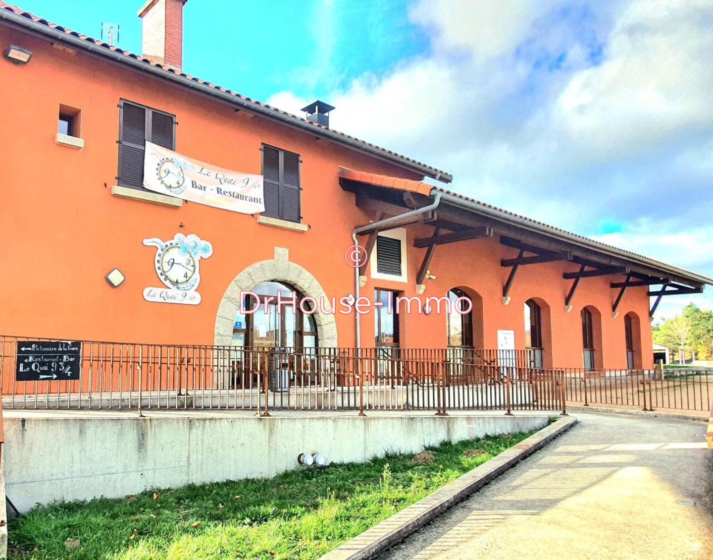 Commerce de 144 m² - Lantriac (43260)