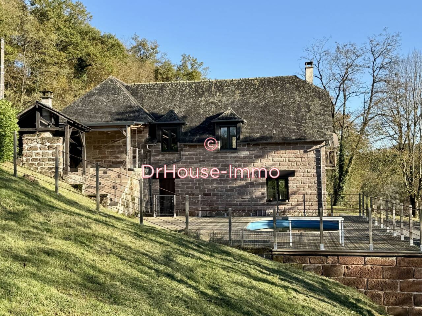 Maison 7 pièces de 200 m² - Saint-Cyprien (19130)