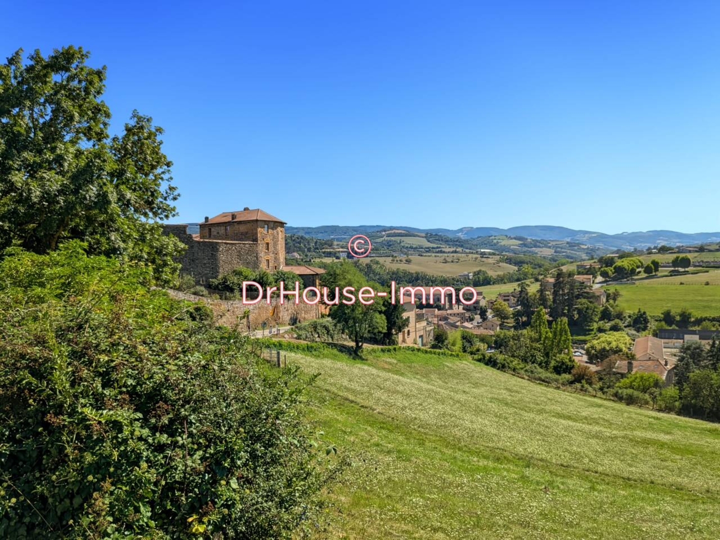 Maison 8 pièces de 75 m² - Sain-Bel (69210)