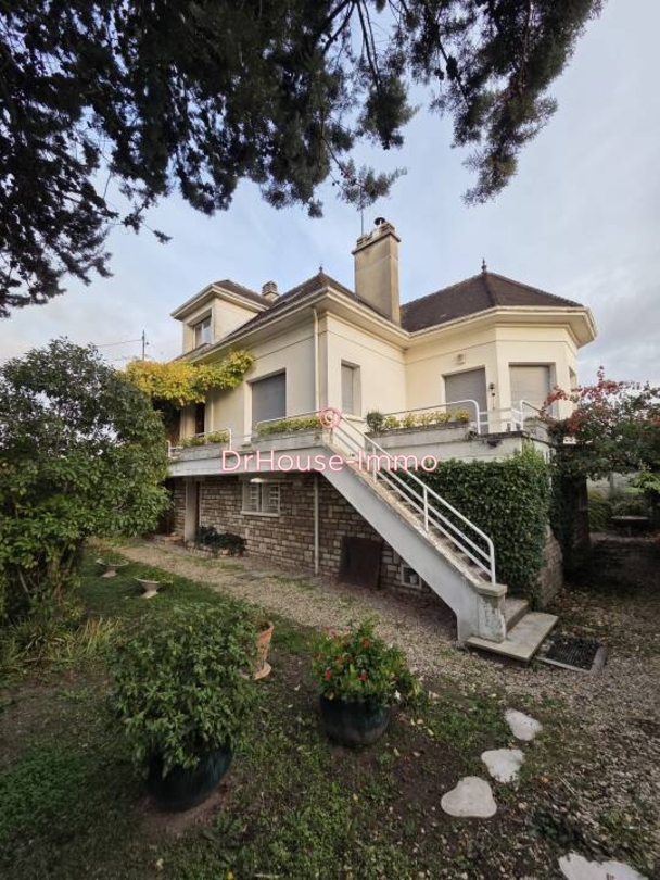 Maison 6 pièces de 137 m² - Saint-Julien-les-Villas (10800)