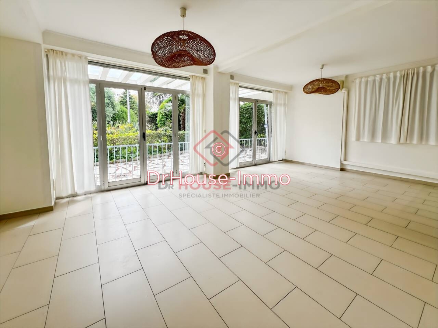 Appartement 3 pièces de 76 m² - Nice (06000)