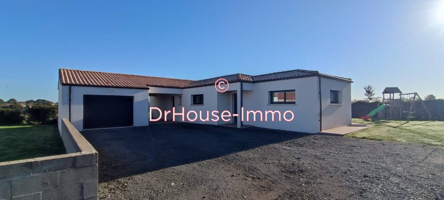 Maison 7 pièces de 123 m² - Saint-Martin-des-Noyers (85140)