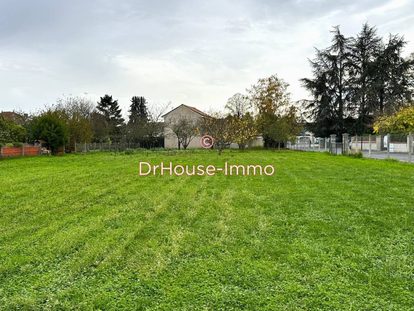 Terrain de 738 m² - Angoulême (16000)