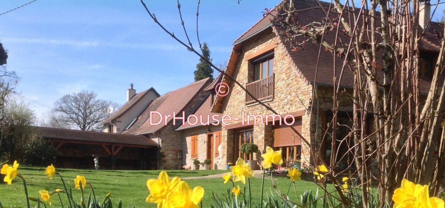 Maison 7 pièces de 280 m² - Saint-Yrieix-la-Perche (87500)