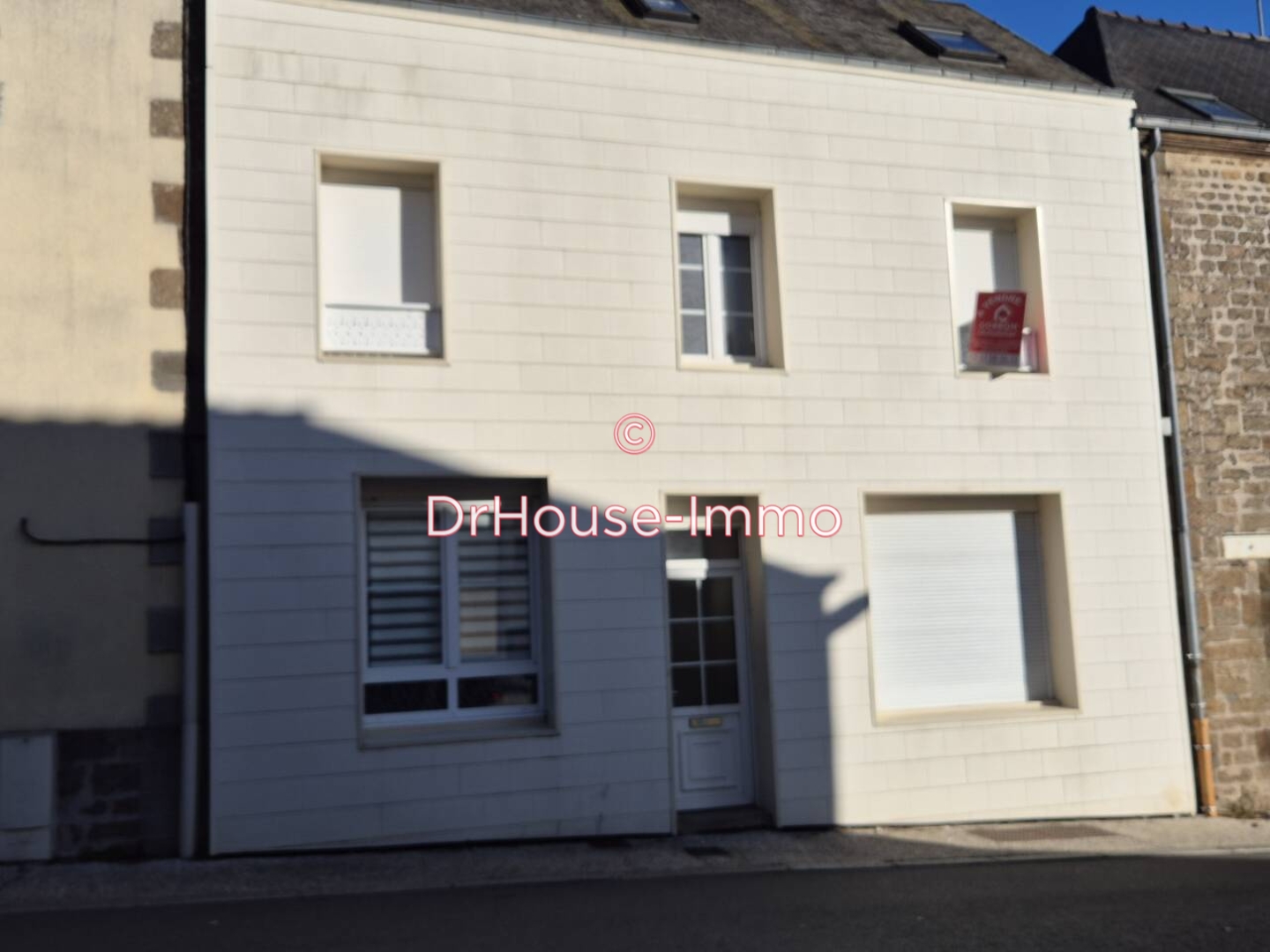Maison 9 pièces de 203 m² - Gorron (53120)