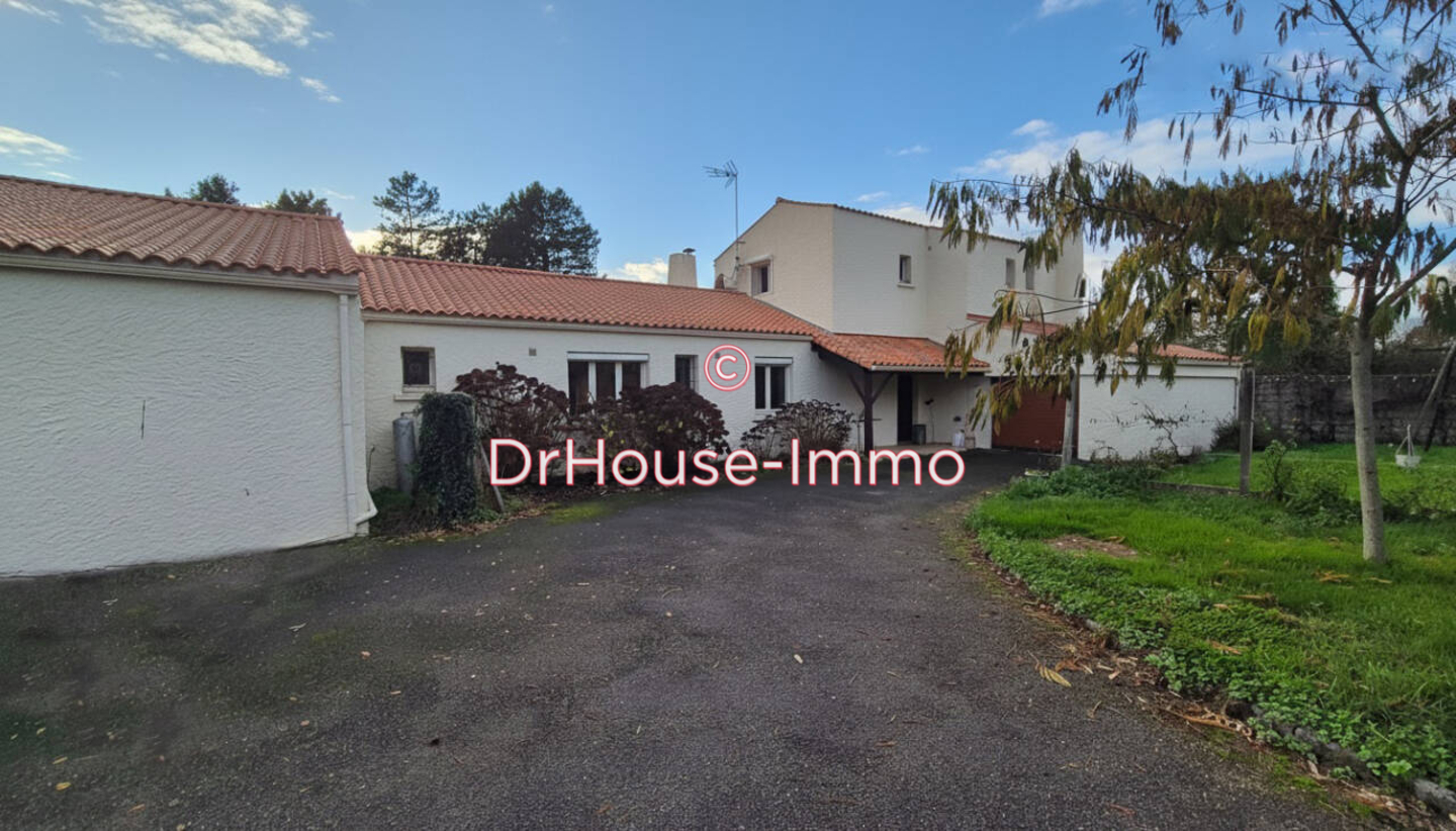 Maison 13 pièces de 275 m² - Mareuil-sur-Lay-Dissais (85320)