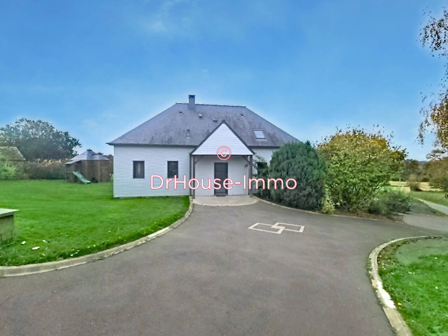 Maison 7 pièces de 151 m² - Loges-Marchis (50600)