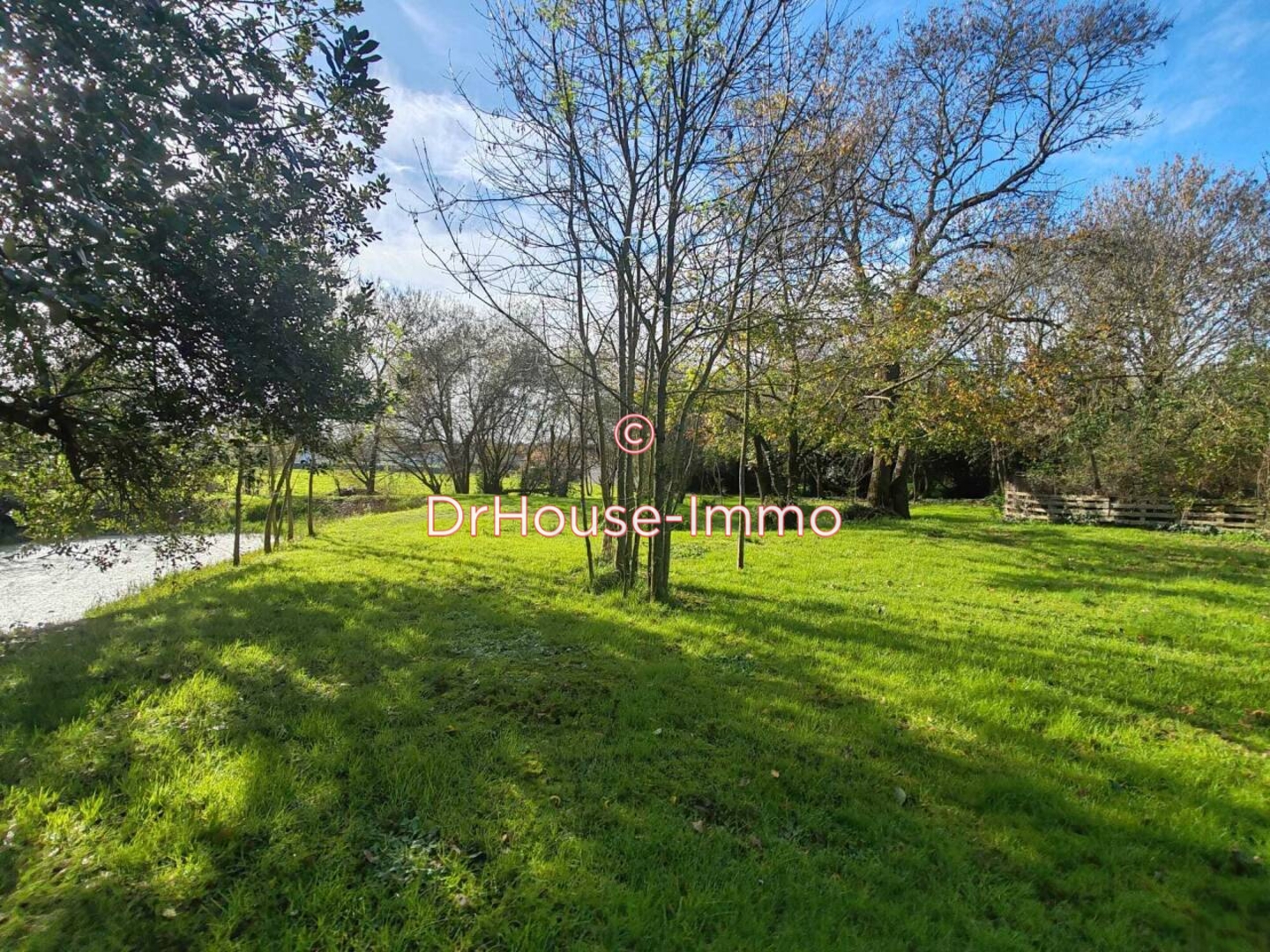 Terrain de 2 928 m² - Saint-Cyr-en-Talmondais (85540)