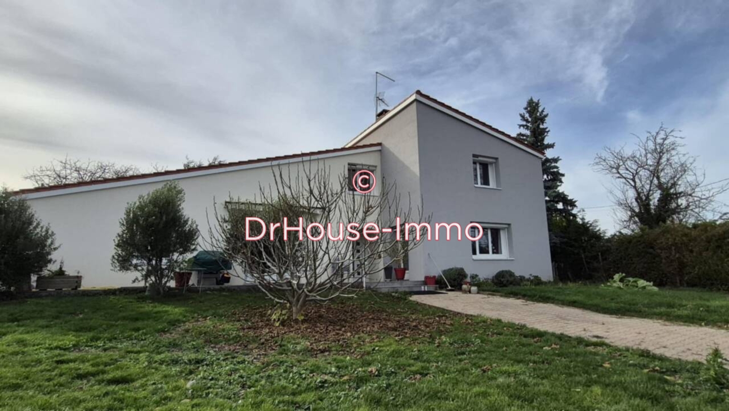 Maison 6 pièces de 180 m² - Le Crest (63450)