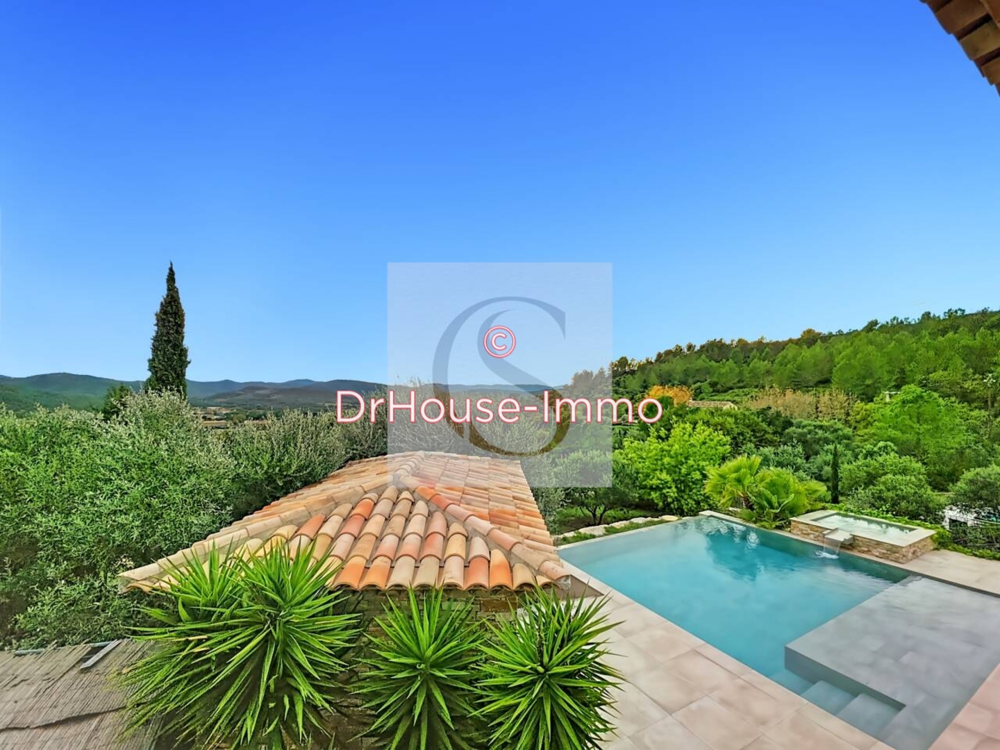 Maison 5 pièces de 160 m² - Arcs (83460)