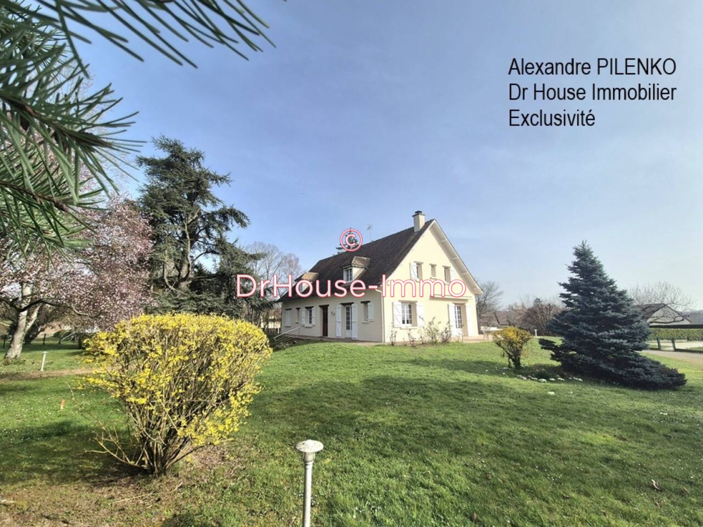 Maison 11 pièces de 260 m² - Dracy-le-Fort (71640)