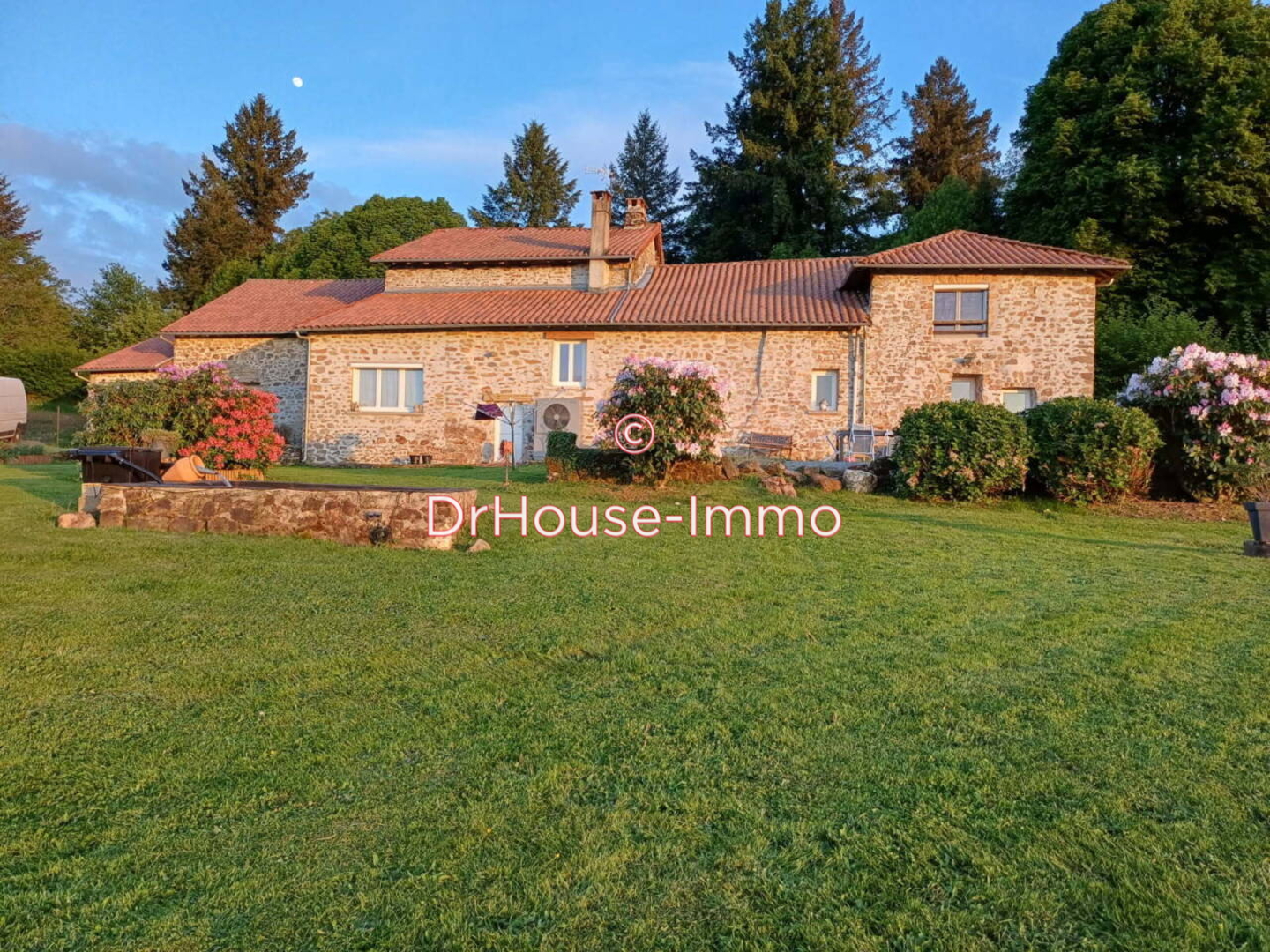 Maison 8 pièces de 244 m² - Saint-Martin-Terressus (87400)