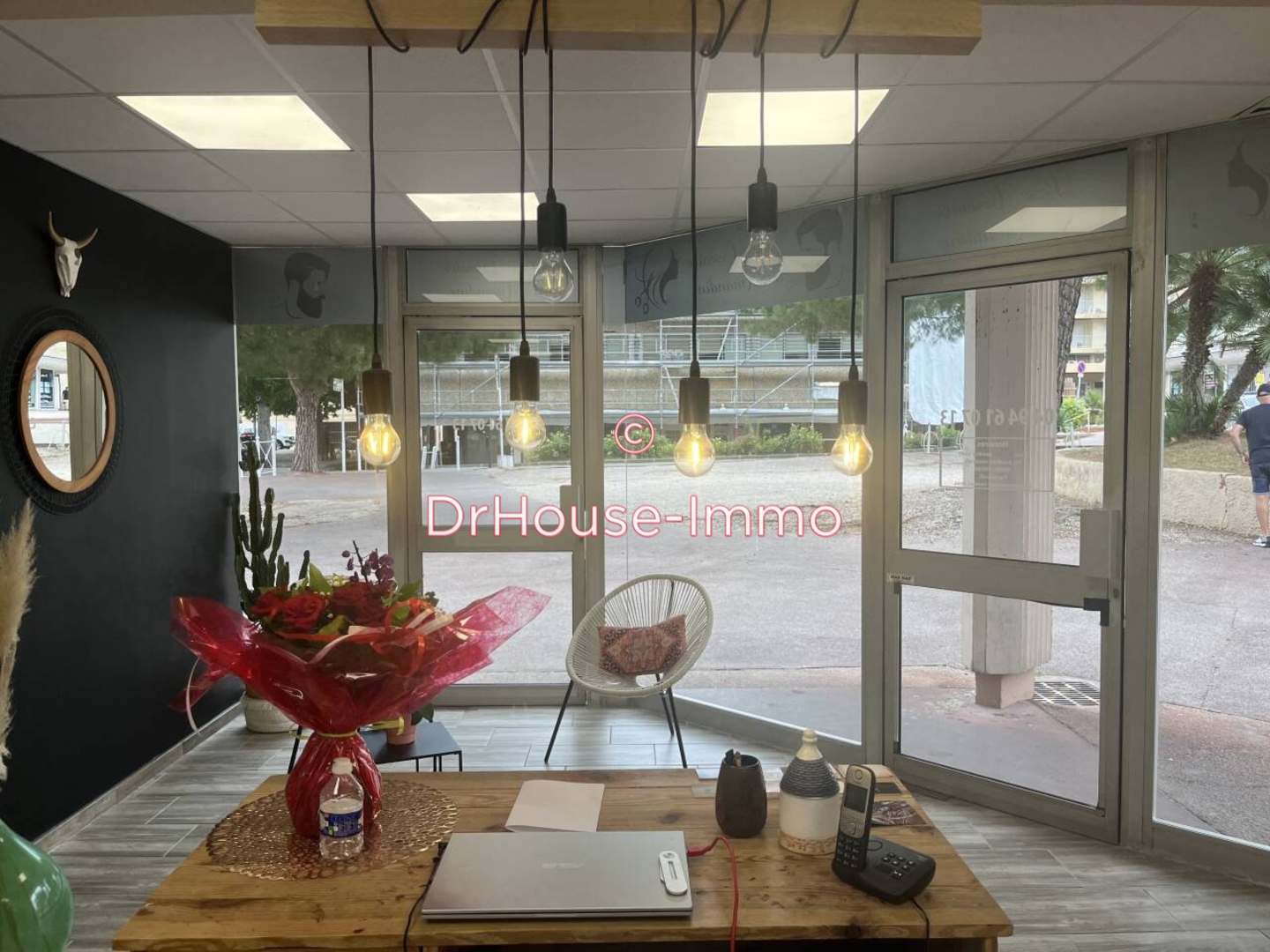 Commerce 2 pièces de 60 m² - Toulon (83000)