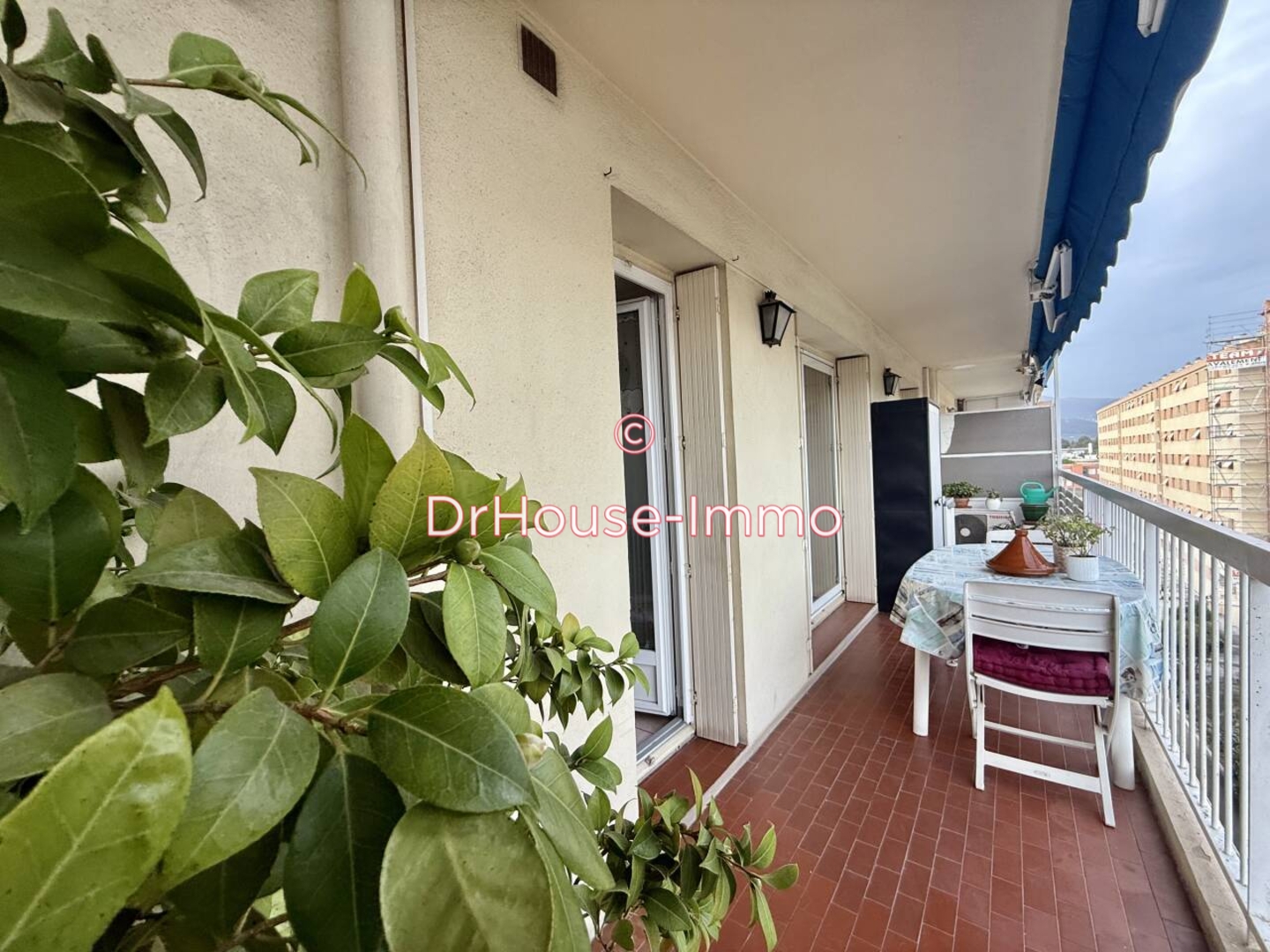 Appartement 3 pièces de 71 m² - Saint-Laurent-du-Var (06700)