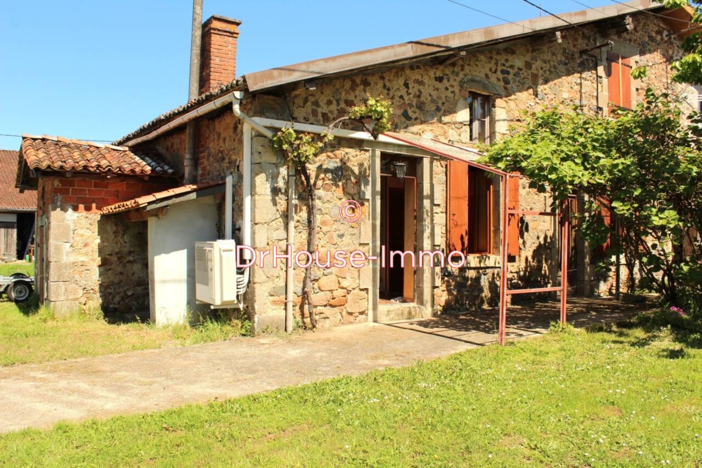 Maison 4 pièces de 86 m² - Saulgond (16420)