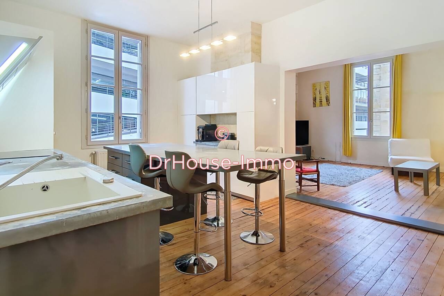 Immeuble 6 pièces de 250 m² - Bordeaux (33000)