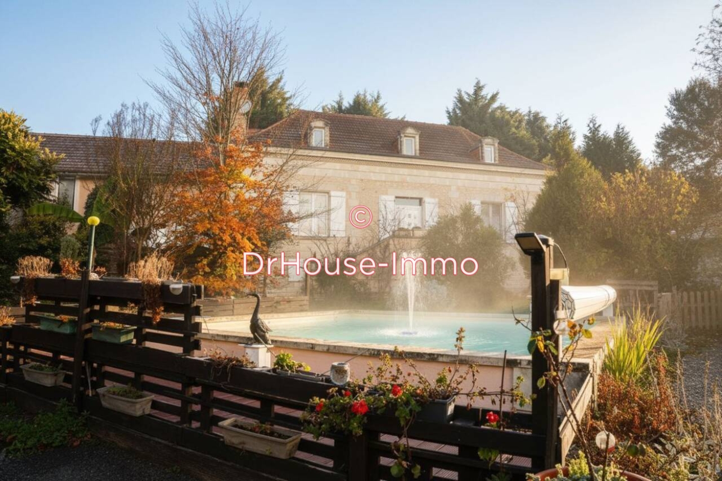 Maison 10 pièces de 260 m² - Senillé (86100)