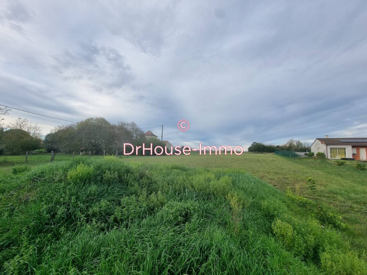 Terrain de 2 357 m² - Saint-Aubin-de-Lanquais (24560)