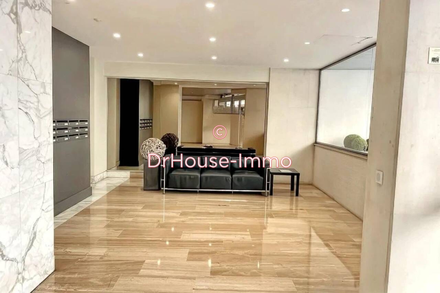 Appartement 6 pièces de 168 m² - Paris (75007)