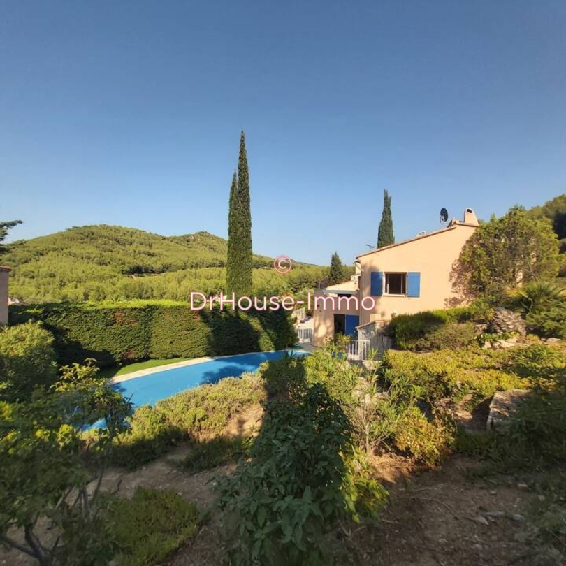 Maison 5 pièces de 150 m² - Saint-Cyr-sur-Mer (83270)