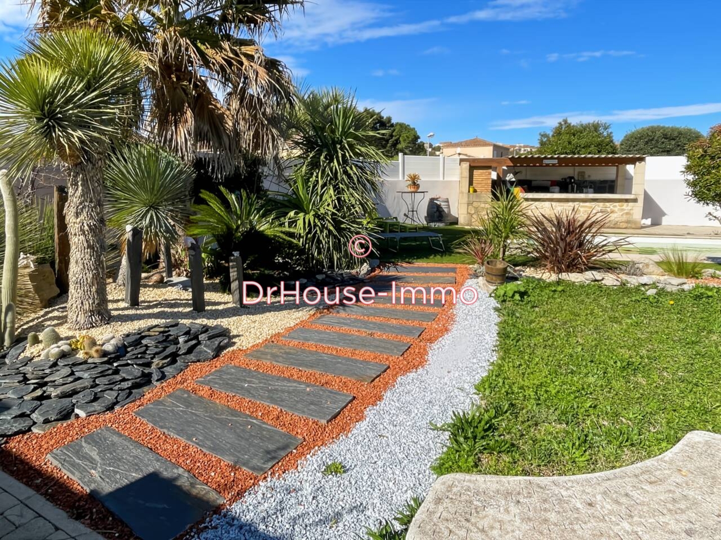 Maison 6 pièces de 135 m² - Villeveyrac (34560)